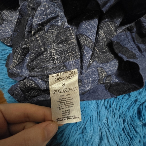 Common People Navy Blue Floral Men's Shirt Size Small - Picture 4 of 7